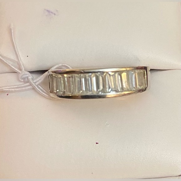 Avon 925 Sterling Silver square cut Cubic Zirconia stones band ring - size 5 - Picture 12 of 12